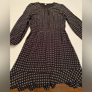 Old Navy black and white dress size medium knee length casual dress